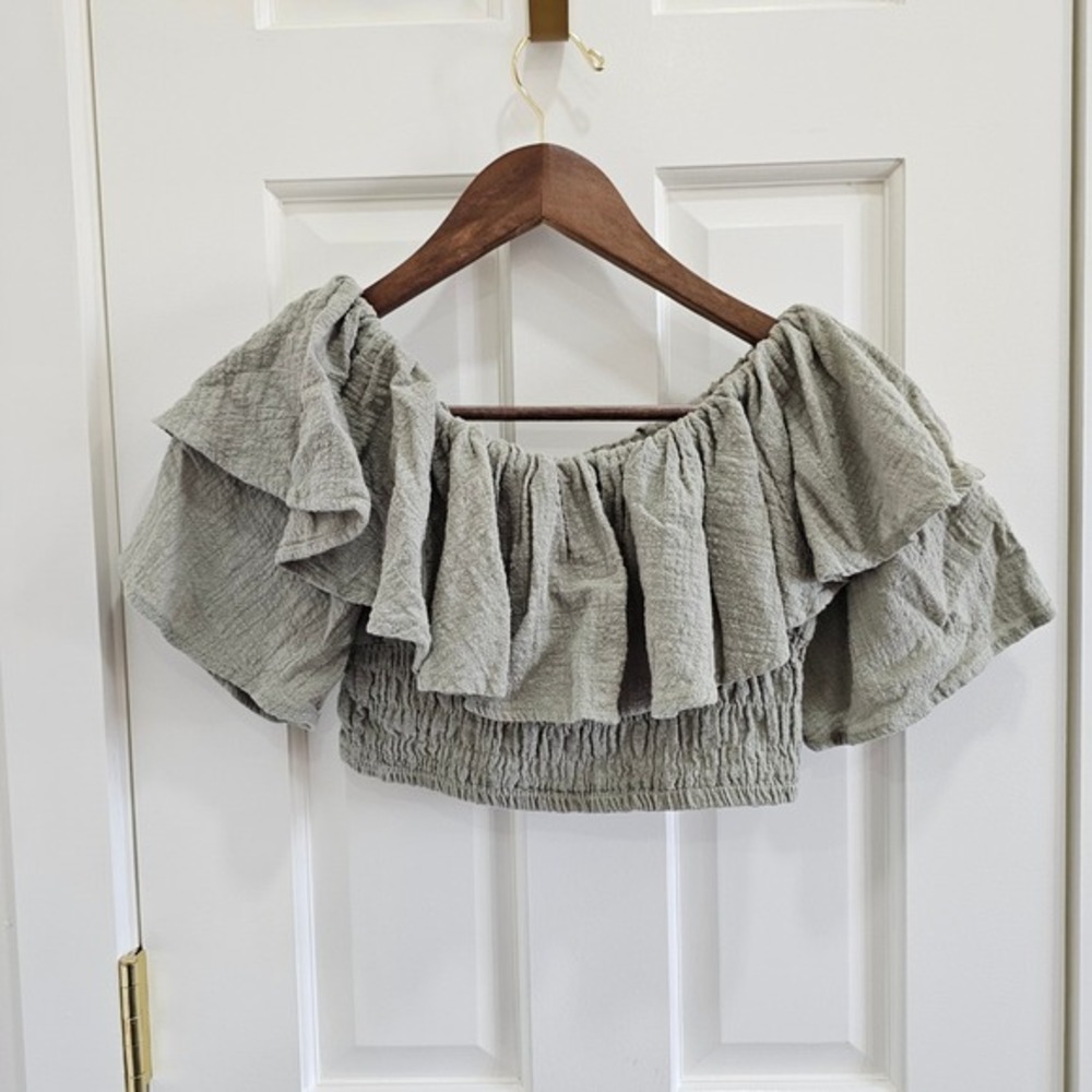 Vici Ruffle‎ Crop Top Smocked Off Shoulder Gray Womens Small Blouse